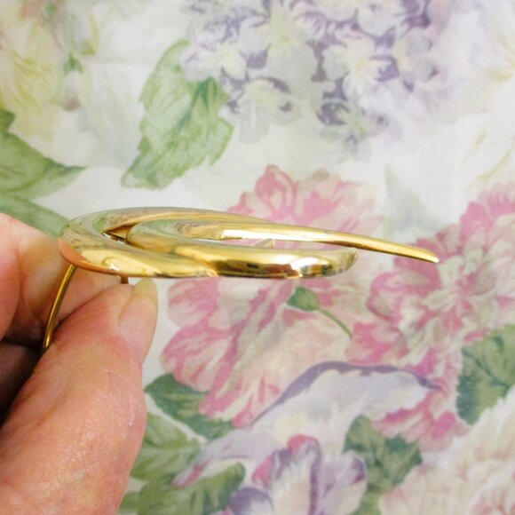 Vintage JERI-LOU Gold Dress Clips: 1960s Swirl & Disk Yellow Gold Scarf Clips - Picture 11 of 15